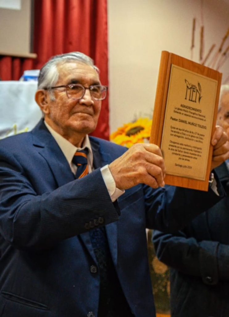 pastor daniel muñoz - iglesia mision evangelica nacional - QEPD