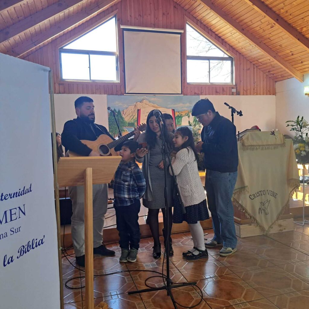 JUMEN Zona Sur durante confraternidad por el Mes de la Biblia en Empedrado